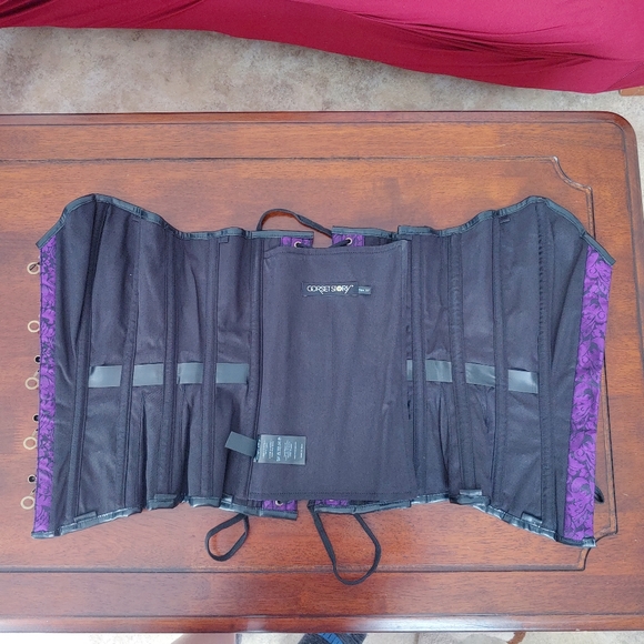😈NWT Purple Steampunk corset with chains from Corsets Story! - Picture 8 of 16